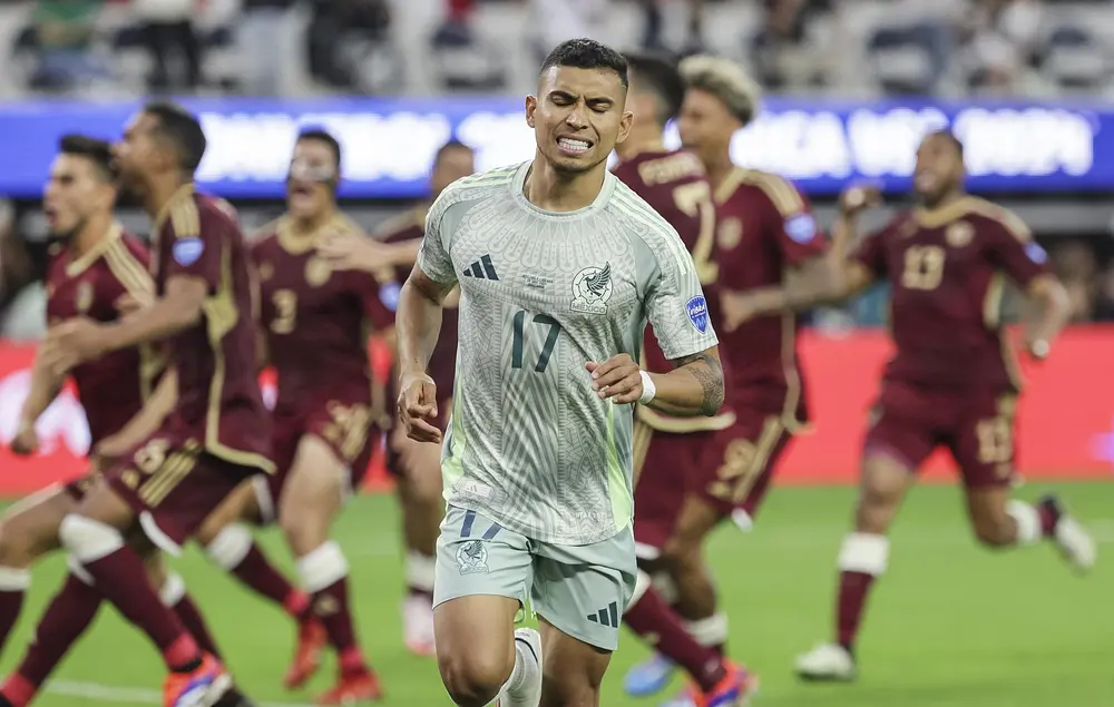 México perdonó demasiado; cae ante Venezuela