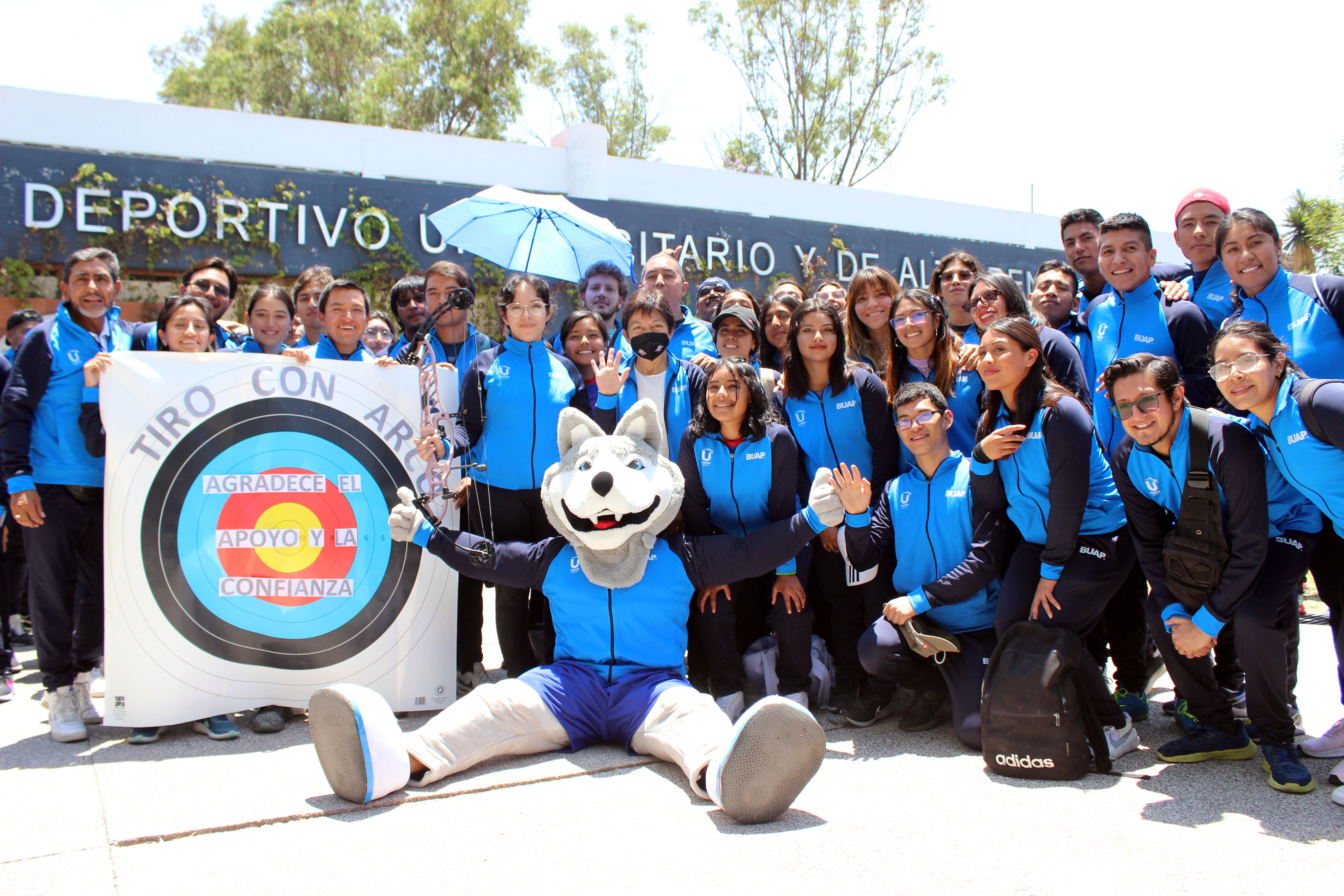 Entrega BUAP uniformes a deportistas de la Universiada Regional 2023