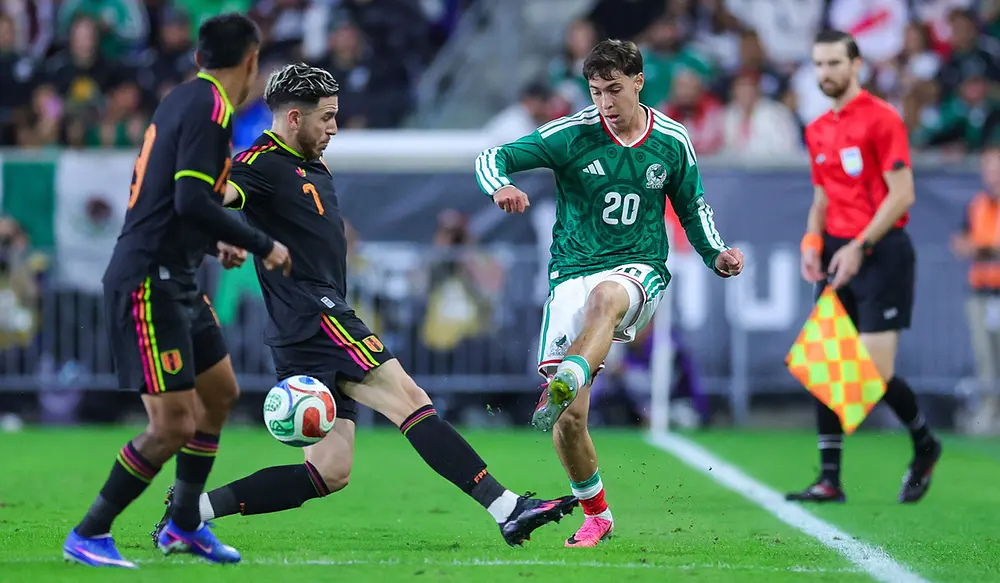 México empata ante Perú en un partido de pocas ideas y demasiados cambios