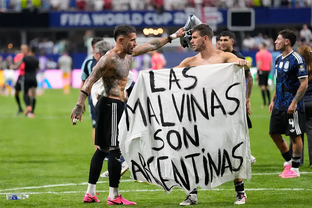 Argentina dio cuenta de una timorata Inglaterra; a la Final del Mundial 2026