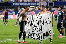 Argentina dio cuenta de una timorata Inglaterra; a la Final del Mundial 2026