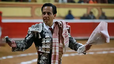 José de Alejandría cortó oreja en su alternativa en la Corrida de la Prensa de Huamantla
