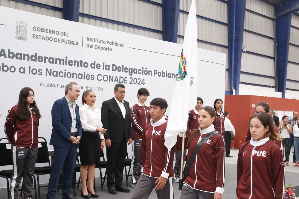 Abanderan a delegación de Puebla rumbo a Nacionales CONADE 2024
