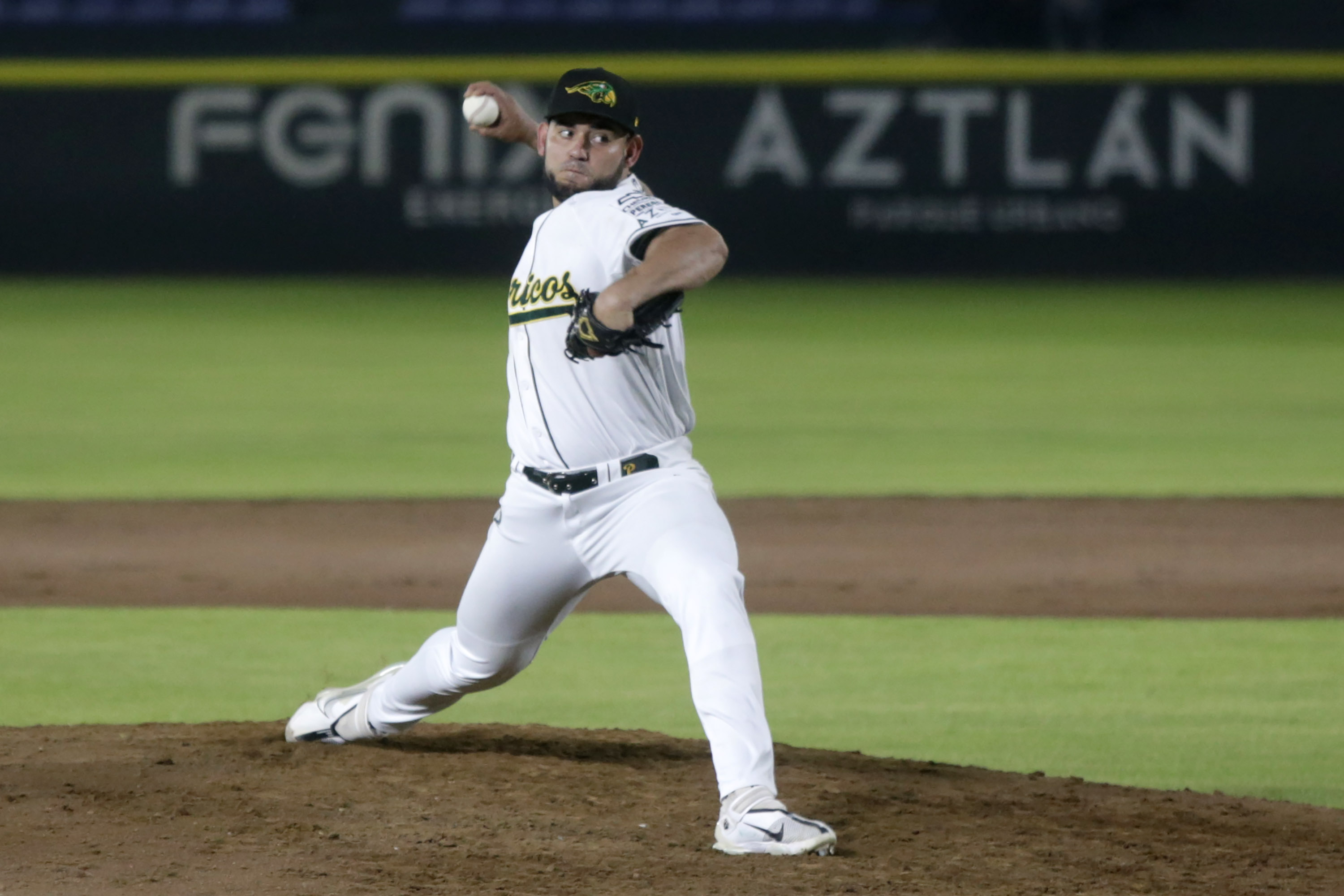 Pericos recupera la memoria y propina paliza a Guerreros