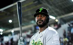 Chris Carter vuelve a los Pericos de Puebla 