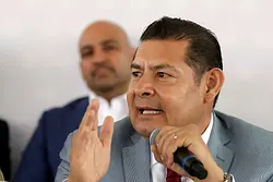 Gobernador de Puebla critica abandono al deporte de pasados gobiernos