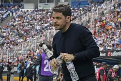 Larcamón sueña con una “noche histórica” ante América