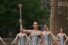 Encienden llama olímpica y comienza recorrido rumbo a París 2024