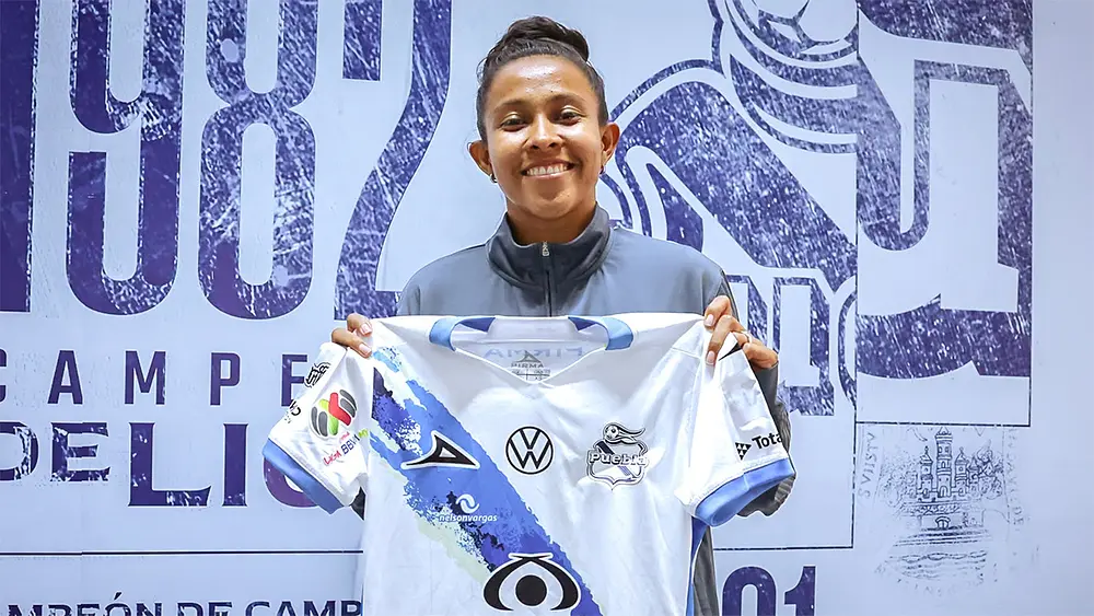 Delantera salvadoreña Aby López llega al Puebla