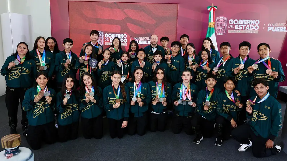 Gobierno de Puebla reconoce a medallistas de Olimpiada Nacional 2026