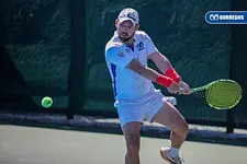 Mauricio Rivera marcha fuerte en el Masters de Tenis CONADEIP