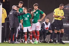 “Tecatito”, oficialmente fuera de Qatar 2022; Giménez, una misión imposible