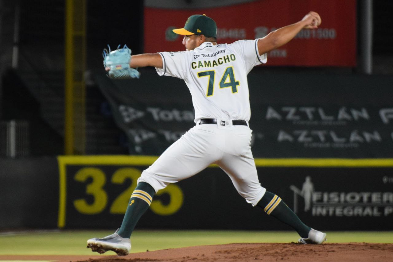 Lluvia de jonrones en la victoria Pericos sobre el Águila