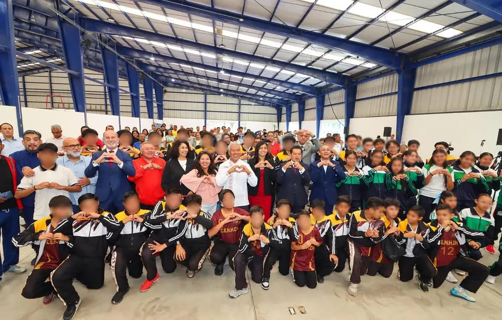 Claudia Rivas imparte taller motivacional para atletas de Nacionales Escolares