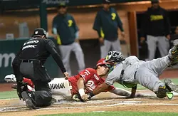Cae Pericos en su debut Invernal